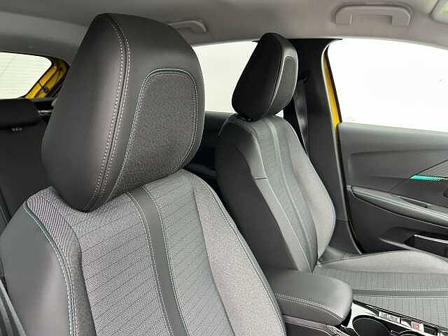 Peugeot E-208 100kW Allure Premium + 50kWh 5dr Auto Yellow