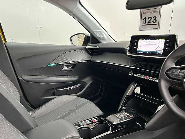 Peugeot E-208 100kW Allure Premium + 50kWh 5dr Auto Yellow