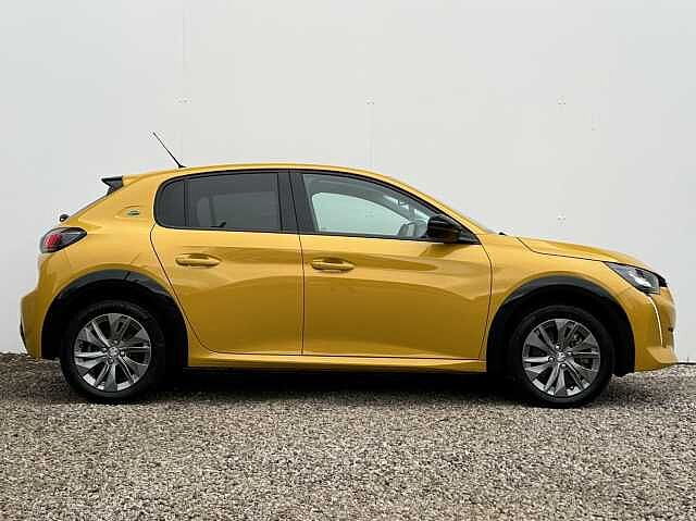 Peugeot E-208 100kW Allure Premium + 50kWh 5dr Auto Yellow