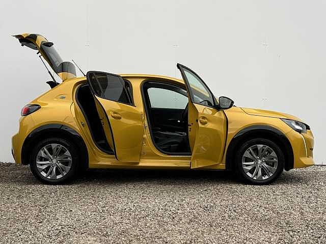 Peugeot E-208 100kW Allure Premium + 50kWh 5dr Auto Yellow