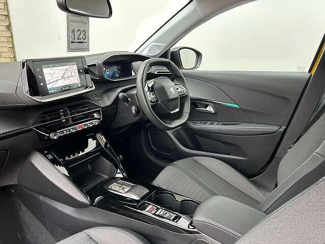Peugeot E-208 100kW Allure Premium + 50kWh 5dr Auto Yellow